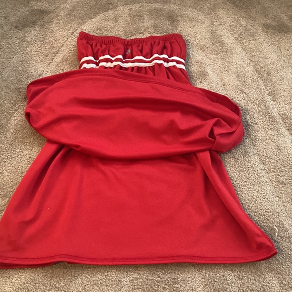 Adorable red dress with white bow - Picture 3 of 3